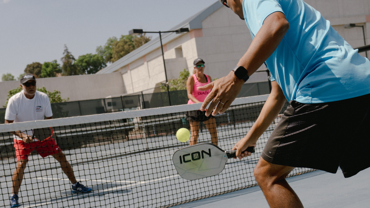 The Pickleball Spin Serve Ban: Can Either Player Return the Serve ?