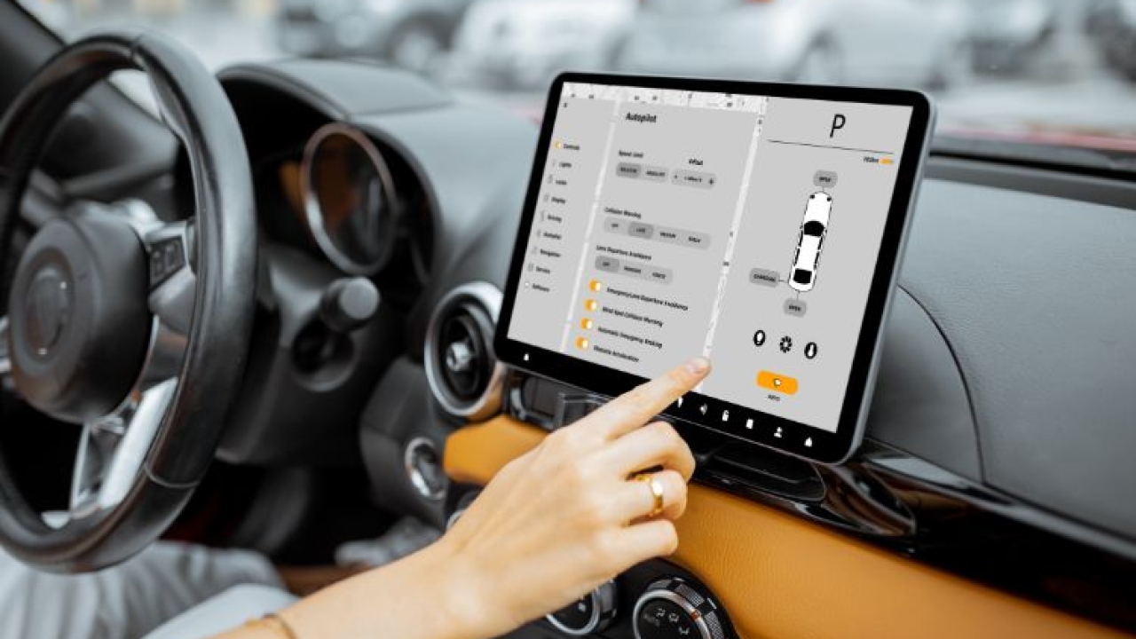 Electric Vehicle Communication Controller Market Size & Share