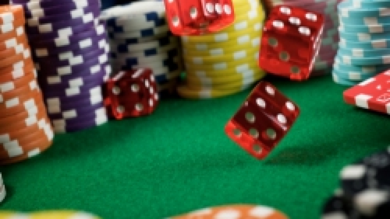 What are the key factors to consider when choosing an online casino