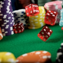 What are the key factors to consider when choosing an online casino