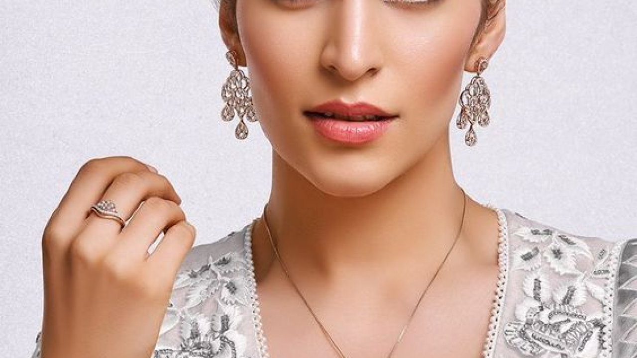 Unveiling the Enchanting Glory of Diamond Pendant Sets from Malani Jewelers