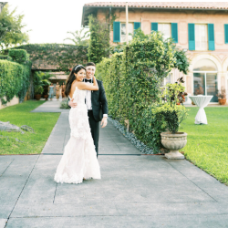 How Oahu Wedding Photographers Capture Movement