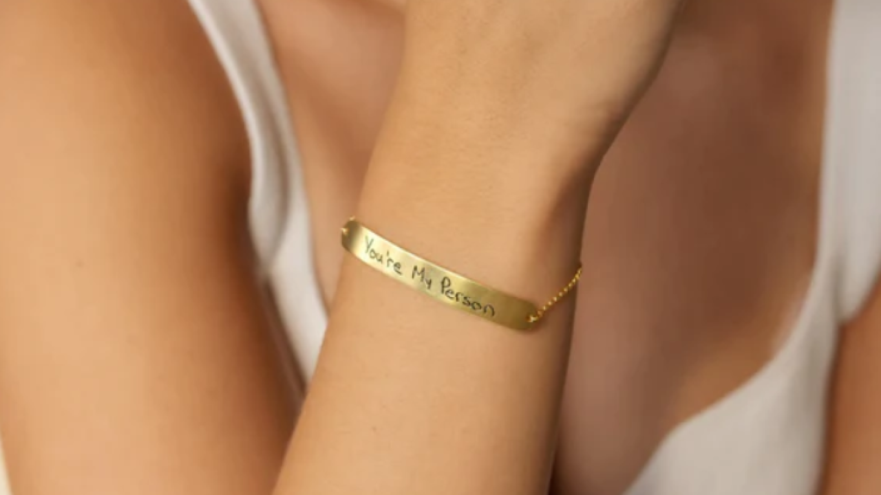 "Elegance Redefined: Personalized Name Silver Bracelets Online"