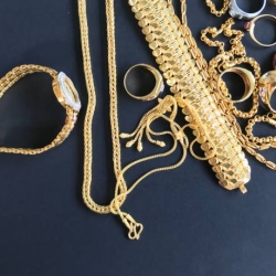 Golden Tributes: Crafting Lasting Memories with Cremation Jewelry