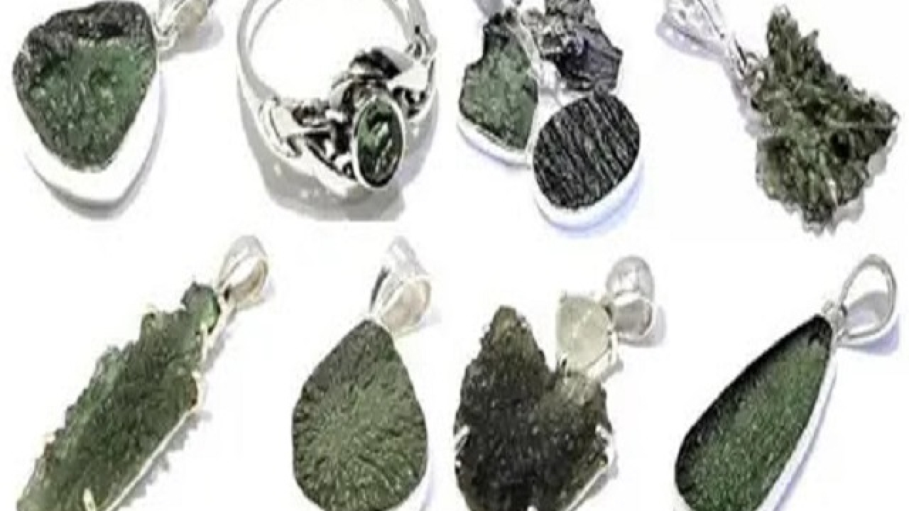 How Moldavite Jewelry is Different from Other Gemstones Jewelry