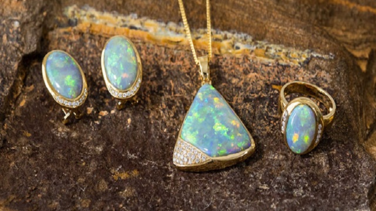 How To Find Authentic and Inexpensive Opal Jewelry On Christmas?