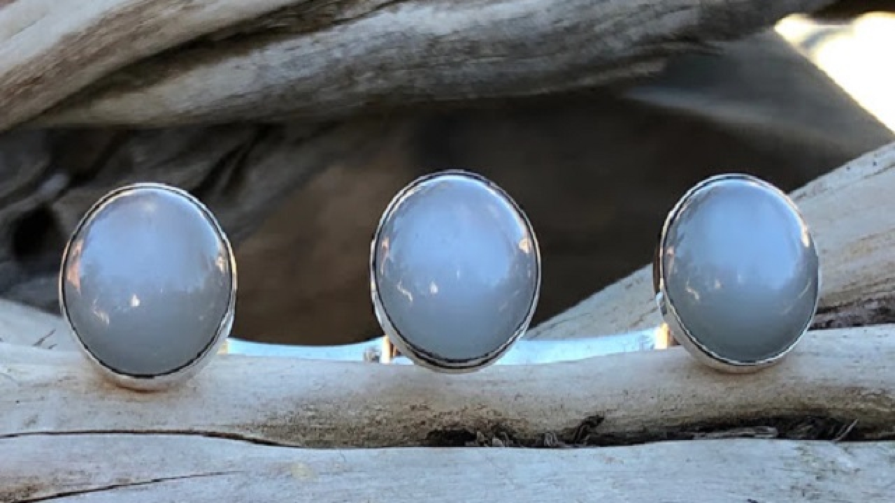 Wearing Moonstone Bracelets: How It Will Help You