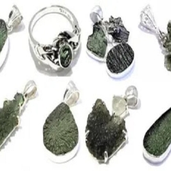 How Moldavite Jewelry is Different from Other Gemstones Jewelry