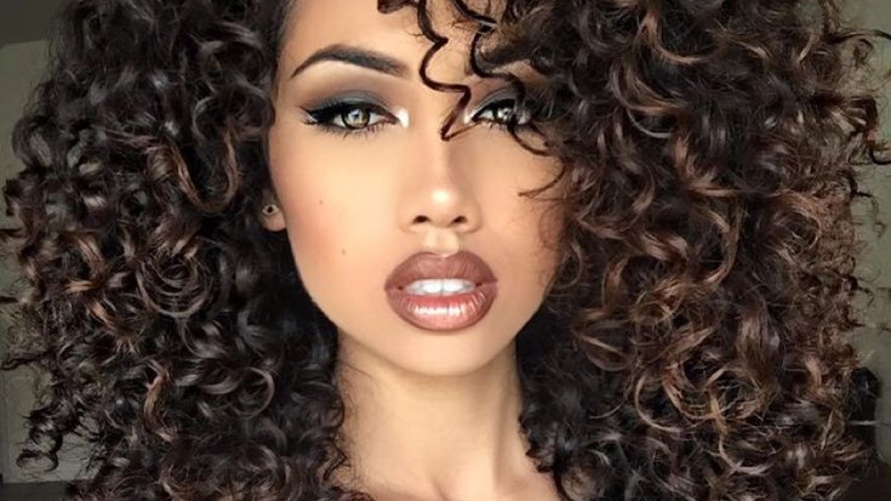 Curly Wigs For Black Women: Transform Your Look with These Stunning Styles